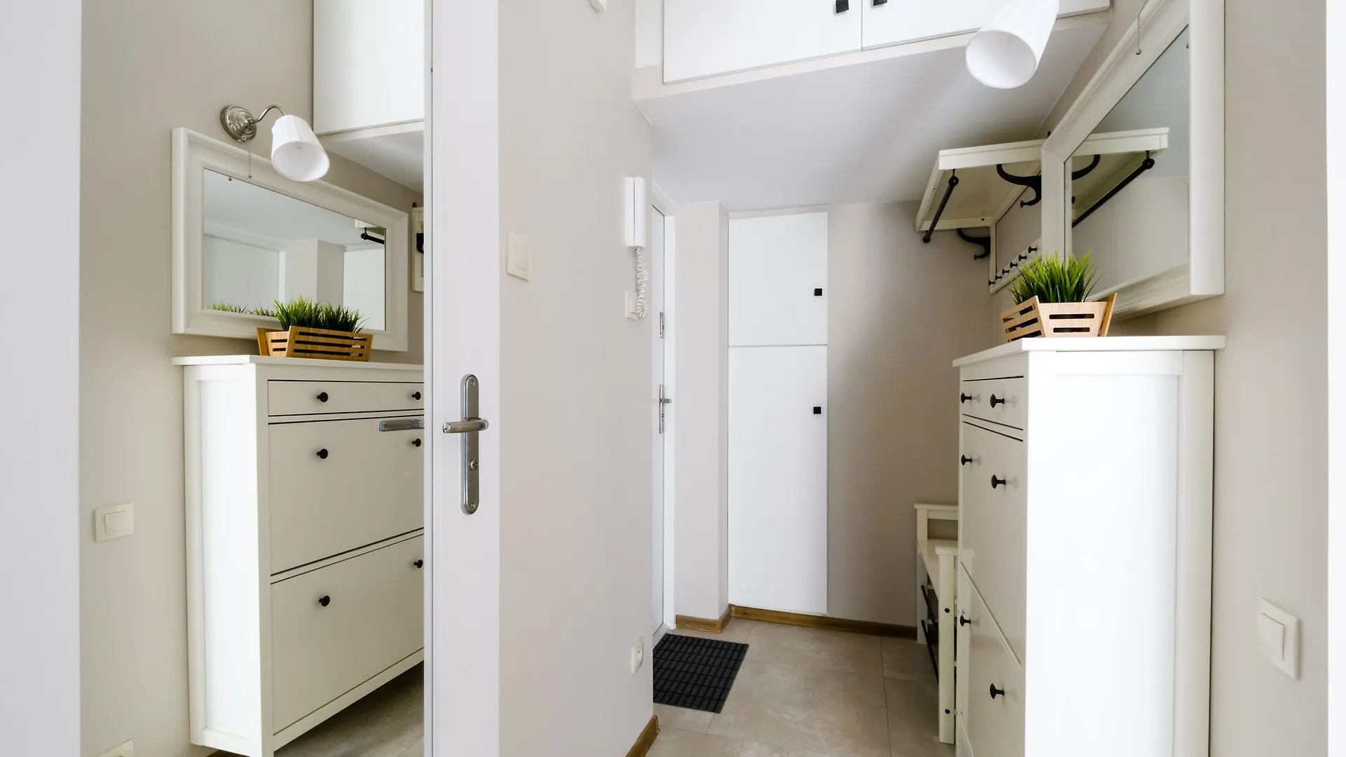 Apartamento Cherry House Plac Dabrowskiego Varsovia
