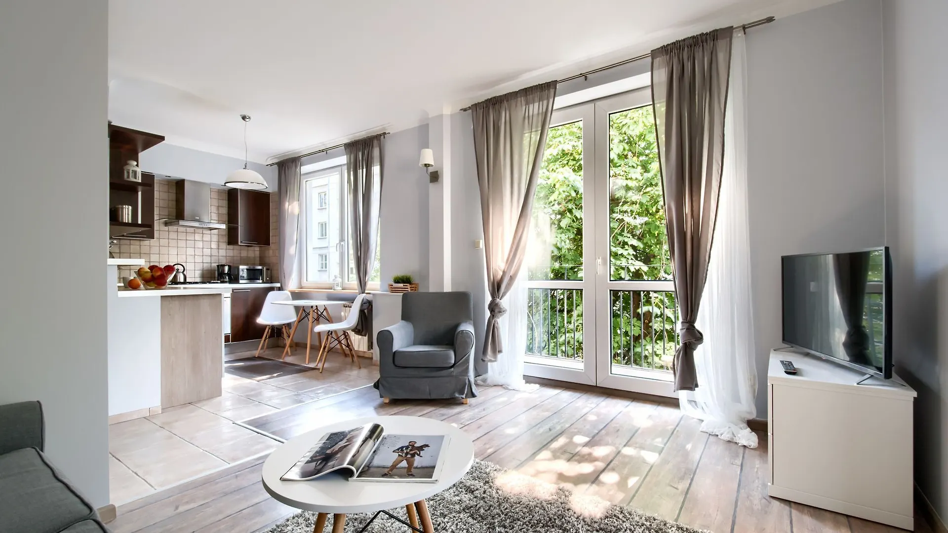 Cherry House Plac Dabrowskiego Varsovia